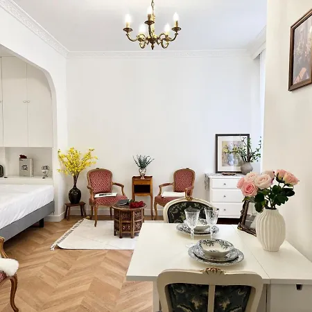 - Near Eiffel Tower Appartement Parijs