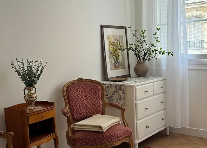 - Near Eiffel Tower Appartement