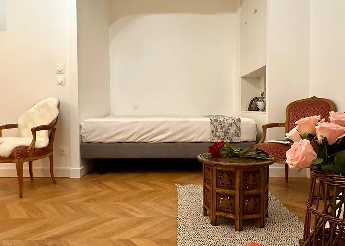 Апартаменты - Near Eiffel Tower Париж