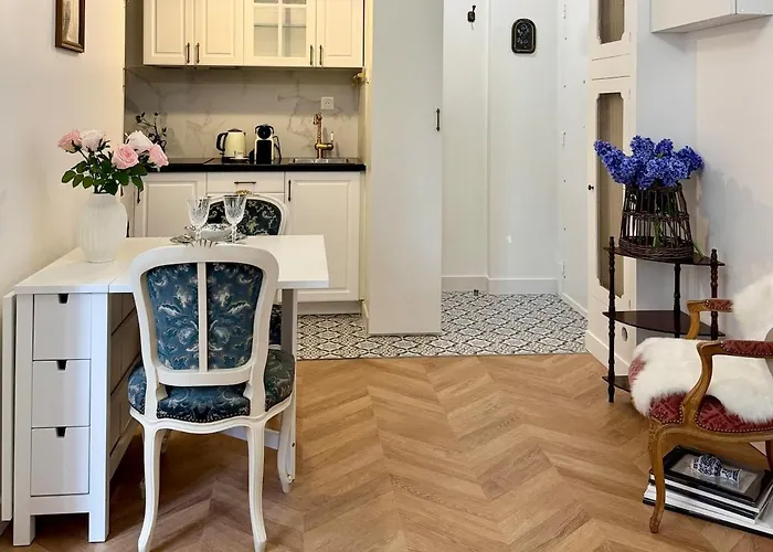 - Near Eiffel Tower Appartement